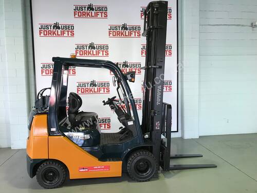  TOYOTA COMPACT FORKLIFT 32-8FGK25  SN 10367 COMPACT DUAL FUEL LPG / PETROL  