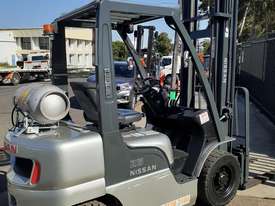 forklift weekend special sale! Nissan forklift low hours 5000mm lift mast 2.5 ton ready to go $7999 - picture0' - Click to enlarge