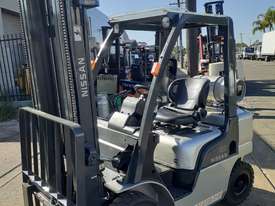 forklift weekend special sale! Nissan forklift low hours 5000mm lift mast 2.5 ton ready to go $7999 - picture1' - Click to enlarge