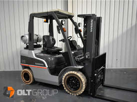 Nissan 2.5 Tonne Forklift LPG COntainer Mast Sideshift Fork Positioner Markless Tyres - picture2' - Click to enlarge