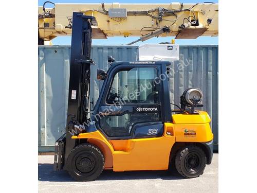 Toyota 3500kg LPG Forklift with 4500mm Two Stage mast
