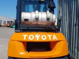 Toyota 3500kg LPG Forklift with 4500mm Two Stage mast - picture2' - Click to enlarge