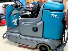 TENNANT T12 RIDE ON FLOOR SCRUBBER - picture0' - Click to enlarge