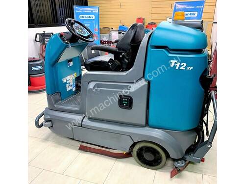 TENNANT T12 RIDE ON FLOOR SCRUBBER