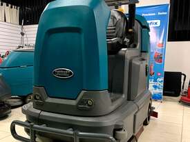 TENNANT T12 RIDE ON FLOOR SCRUBBER - picture1' - Click to enlarge