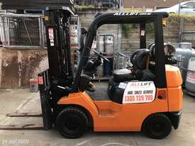 Toyota 2.5t LPG Forklift  - picture0' - Click to enlarge