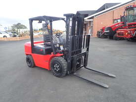 UNUSED 2020 REDLIFT CPCD35H-490 DIESEL FORKLIFT (3 STAGE) - picture1' - Click to enlarge