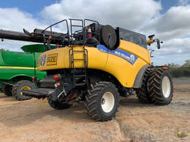 2013 New Holland CR7090 + Macdon D60 40ft Platform Combines - picture1' - Click to enlarge