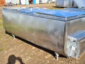2,250lt STAINLESS STEEL TANK, MILK VAT - picture0' - Click to enlarge