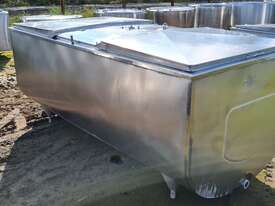 2,250lt STAINLESS STEEL TANK, MILK VAT - picture1' - Click to enlarge
