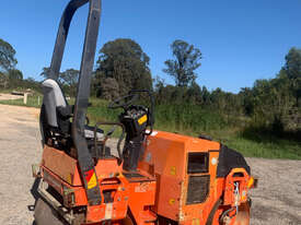 Dynapac CC102 Vibrating Roller Roller/Compacting - picture1' - Click to enlarge
