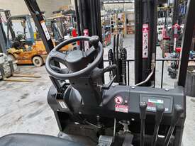 EP 1.8T Three-Wheel Lithium Battery Electric Forklift  - picture2' - Click to enlarge