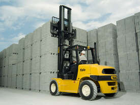 Heavy Duty 7T Counterbalance Forklift - picture0' - Click to enlarge
