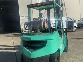 Good condition Mitsubishi FG30NT-C for hire - picture1' - Click to enlarge