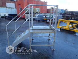 4 STEP ACCESS PLATFORM - picture0' - Click to enlarge