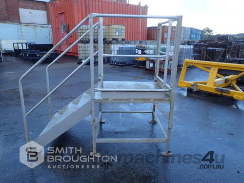 4 STEP ACCESS PLATFORM