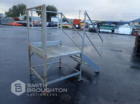 4 STEP ACCESS PLATFORM - picture1' - Click to enlarge