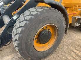 JCB Wheel Loader 4;1 Bucket Coupler Scales - picture2' - Click to enlarge
