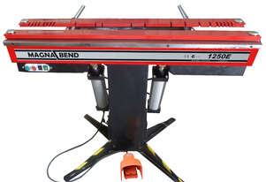 POWERED FOLDING! Model: 1250E - 1250mm x 1.6mm magnetic folder Sheet Metal Folding Machine.