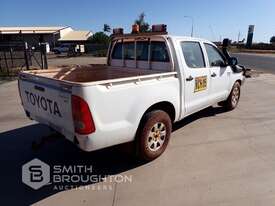 2006 TOYOTA HILUX 4X2 DUAL CAB UTE - picture0' - Click to enlarge