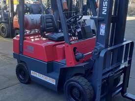 1.8 Ton Nissan forklift for sale 3700mm lift height solid tyres side shift - picture1' - Click to enlarge