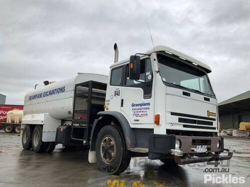 2000 International ACCO 2350G