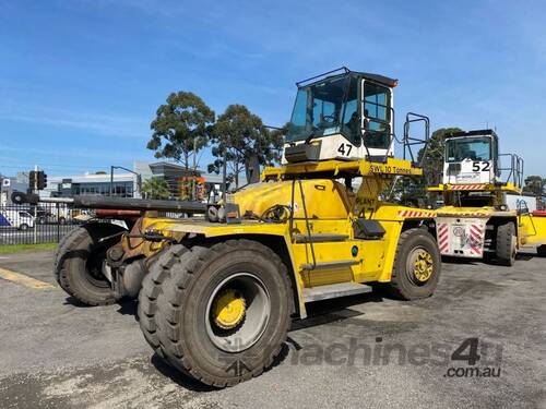 2017 Kalmar DCF100-45E8 Container Lifter