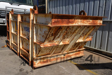 Crane lift tippable tip tipping waste bin construction skip forkliftable SWL 4t