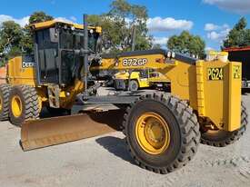 John Deere 872GP - picture0' - Click to enlarge