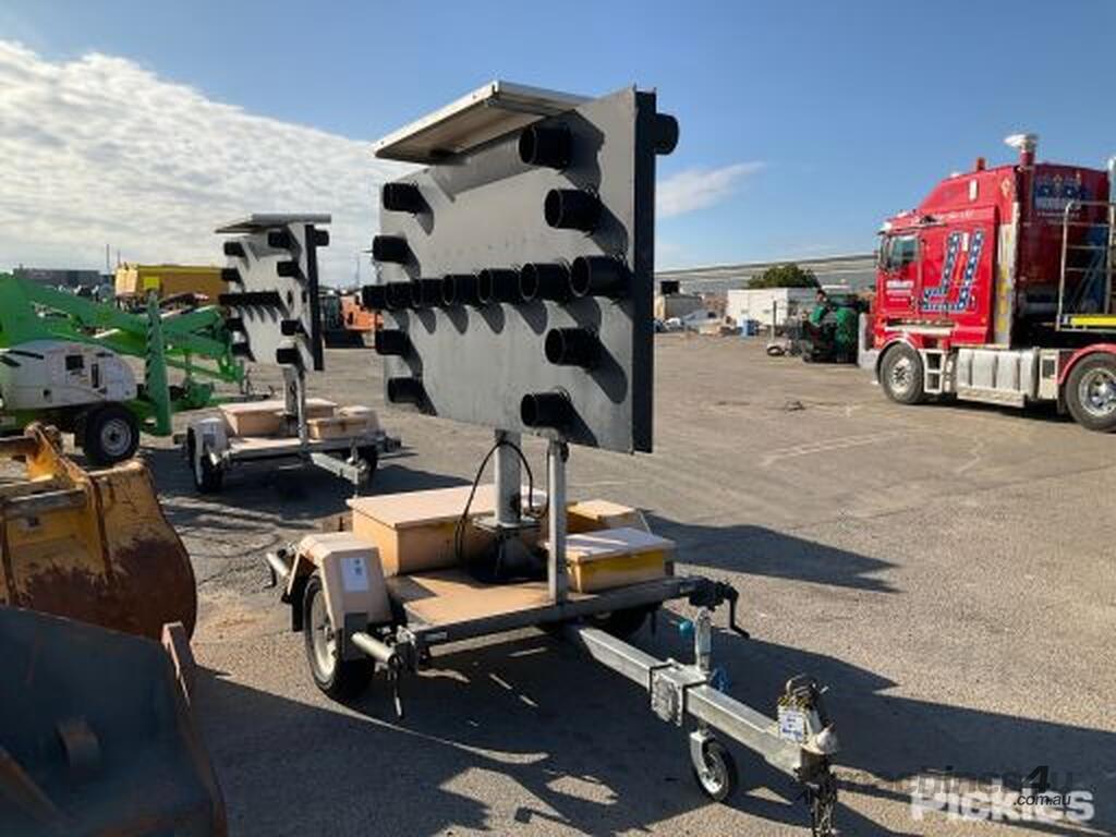 Used 2014 2014 Altus Arrow Board Trailer Mounted Fuel Tanker Truck in