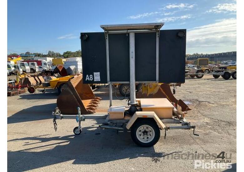 Used 2014 2014 Altus Arrow Board Trailer Mounted Fuel Tanker Truck in