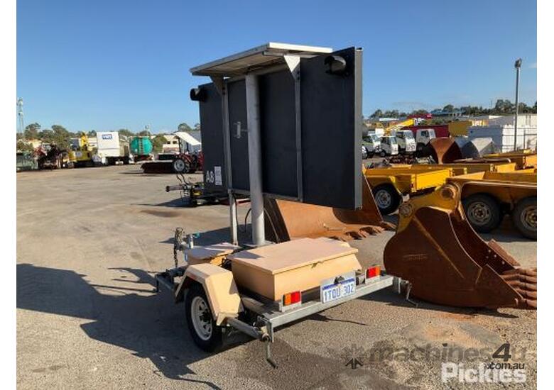 Used 2014 2014 Altus Arrow Board Trailer Mounted Fuel Tanker Truck in