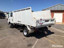 2014 Isuzu NPR300 - picture2' - Click to enlarge