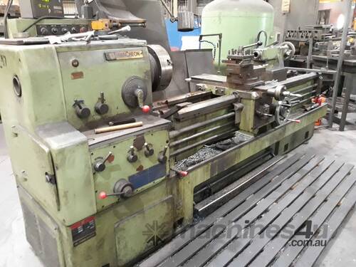 Hwacheon Centre lathe