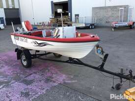 Fibreglass Dinghy - picture0' - Click to enlarge