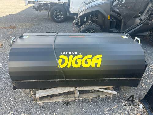 caption Digga Bucket Broom 1800mm - Fitted with Universal Hitch