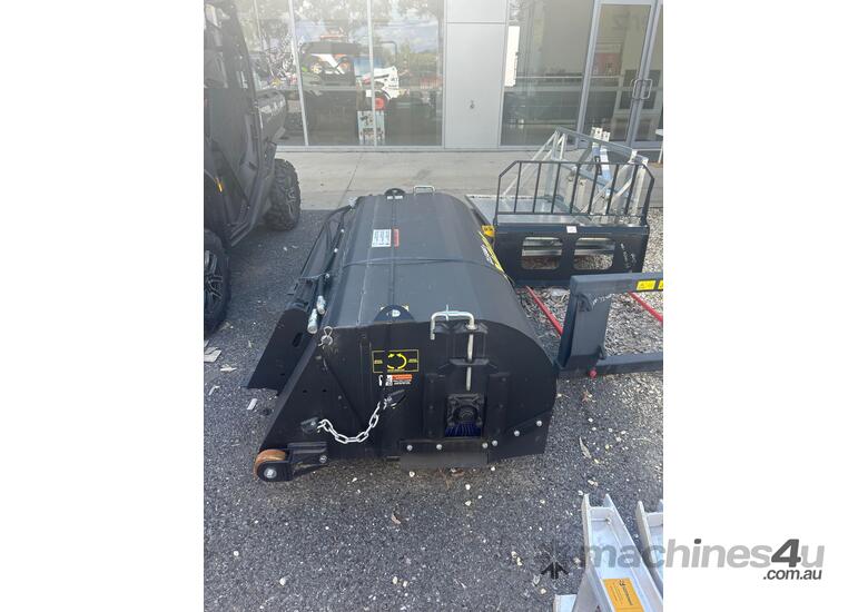 caption Digga Bucket Broom 1800mm - Fitted with Universal Hitch