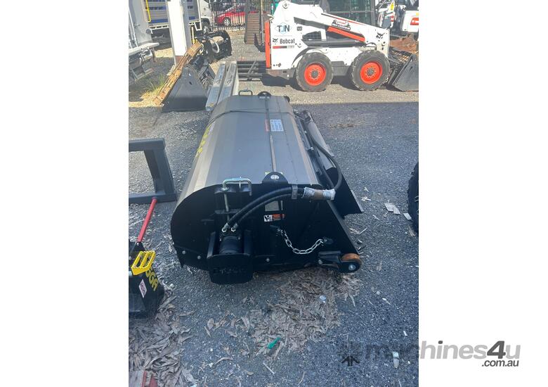 caption Digga Bucket Broom 1800mm - Fitted with Universal Hitch