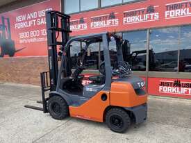 2017 TOYOTA 32-8FG25   DELUXE MODEL LPG GAS FORKLIFT 4500 2 STAGE CLEARVIEW MAST WITH FORK POSITIONE - picture1' - Click to enlarge