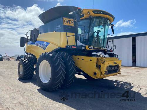 caption 2017 New Holland CR9.90 Combine Harvester