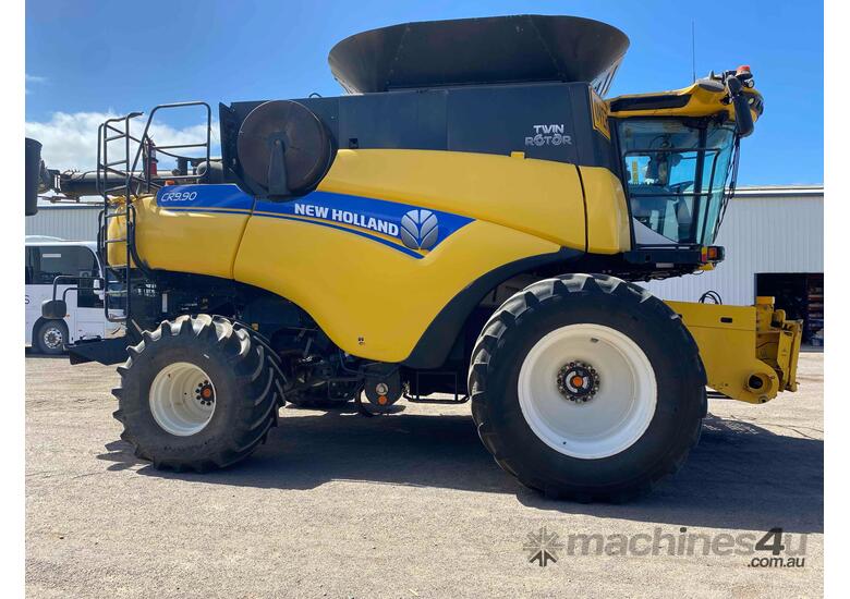 caption 2017 New Holland CR9.90 Combine Harvester