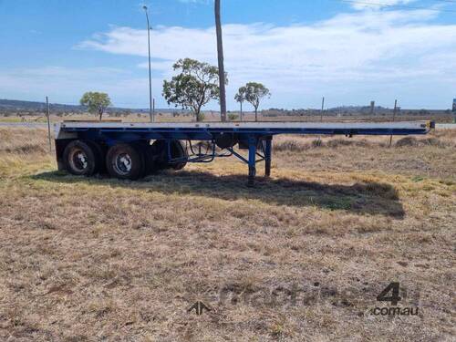 30 ft Bogie Trailer, checkered floor