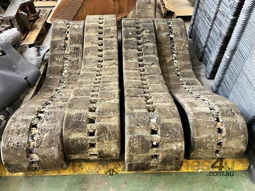 4 X CAT 259D TRACKS