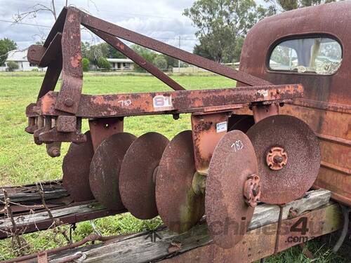 MASSEY FERGUSON 10 DISC 3PL PLOW