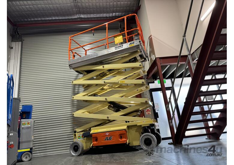 Refurbished Used 2013 32' JLG 3246ES Electric Scissor Lift