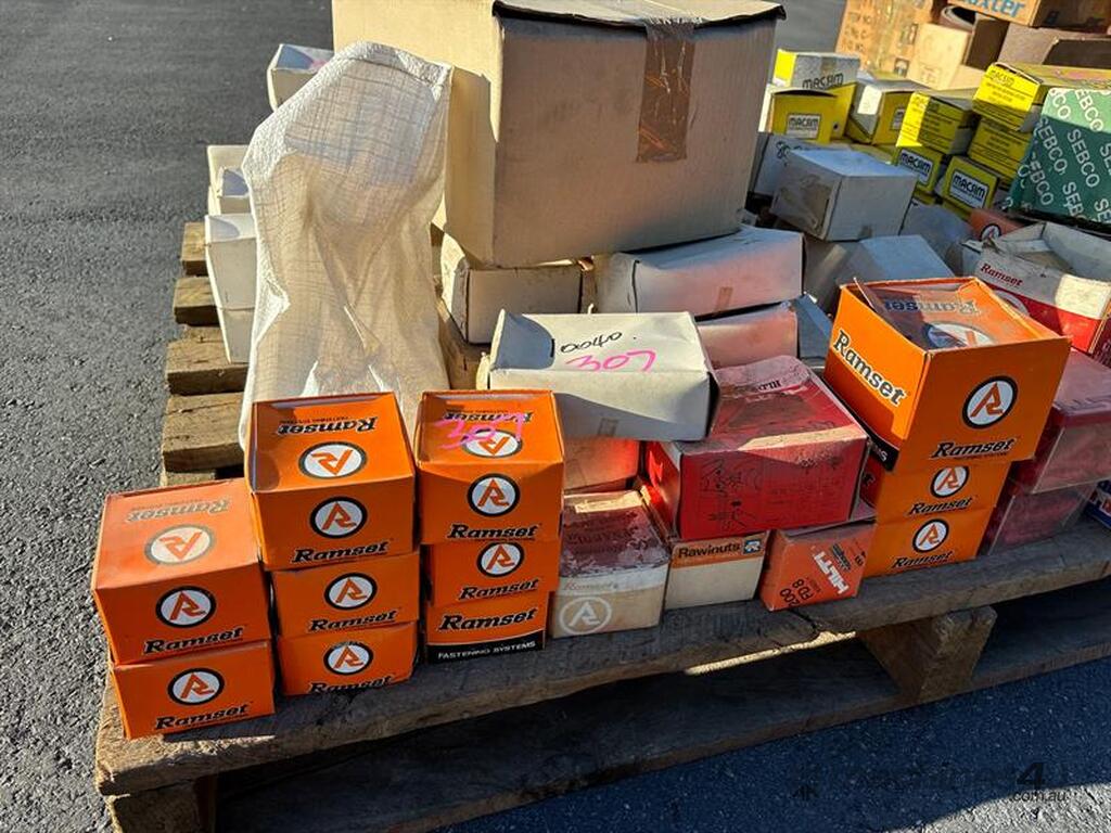 Used PALLET OF ASSORTED FASTENERS DYNABOLTS * LOXINS * SCREWBOLTS * RAW PLUGS ECT (VARIOUS