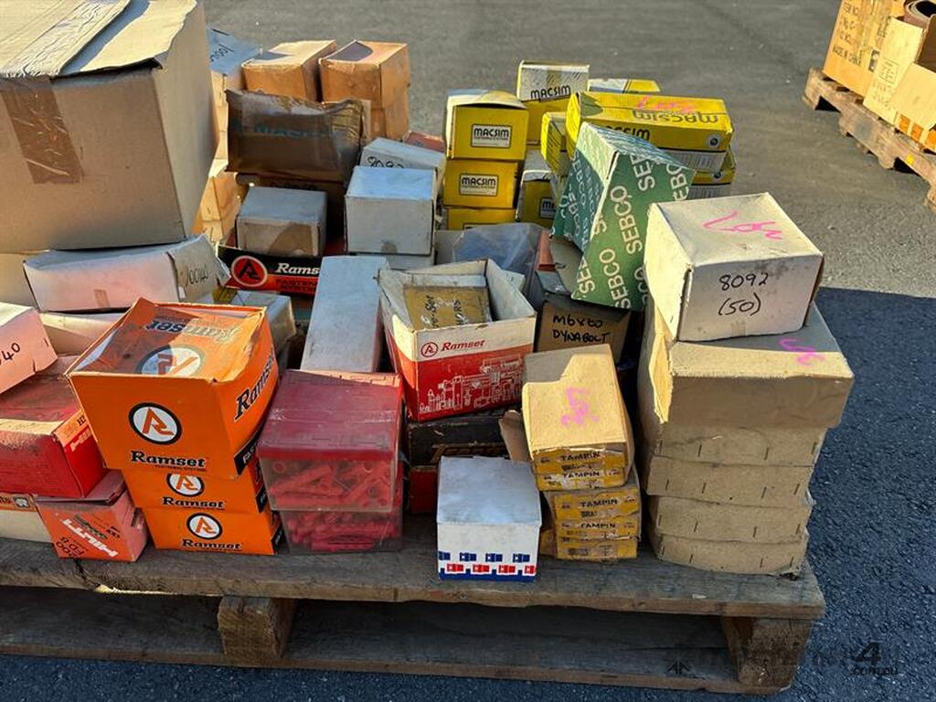 Used PALLET OF ASSORTED FASTENERS DYNABOLTS * LOXINS * SCREWBOLTS * RAW PLUGS ECT (VARIOUS
