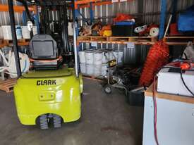 ELECTRIC FORKLIFT - picture0' - Click to enlarge