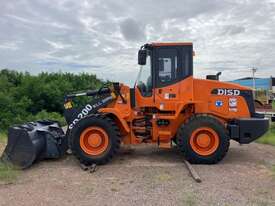 2021 Doosan SD200 Articulated Loader - picture2' - Click to enlarge