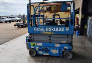 LIFT EQUIPT - GENIE 19FT ELECTRIC SCISSOR LIFT w/Trailer